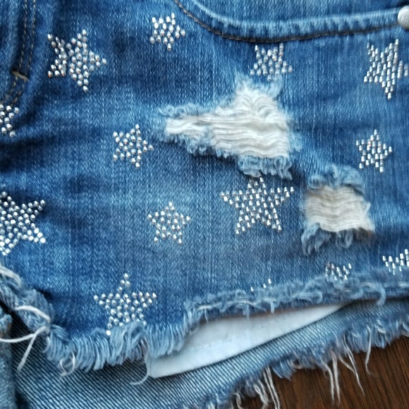 VS PINK Embellished Distressed Jean Shorts Size 2 - Picture 2 of 5